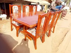 Luxurious Nice Looking Six Seaters Dining Set