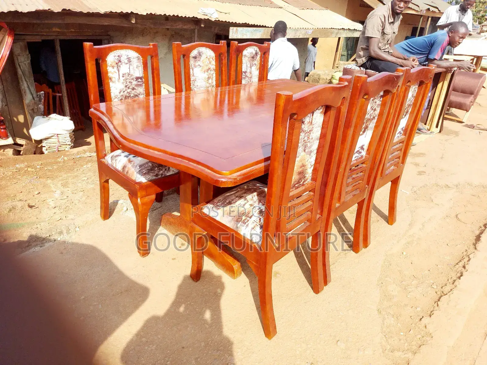 Luxurious Nice Looking Six Seaters Dining Set