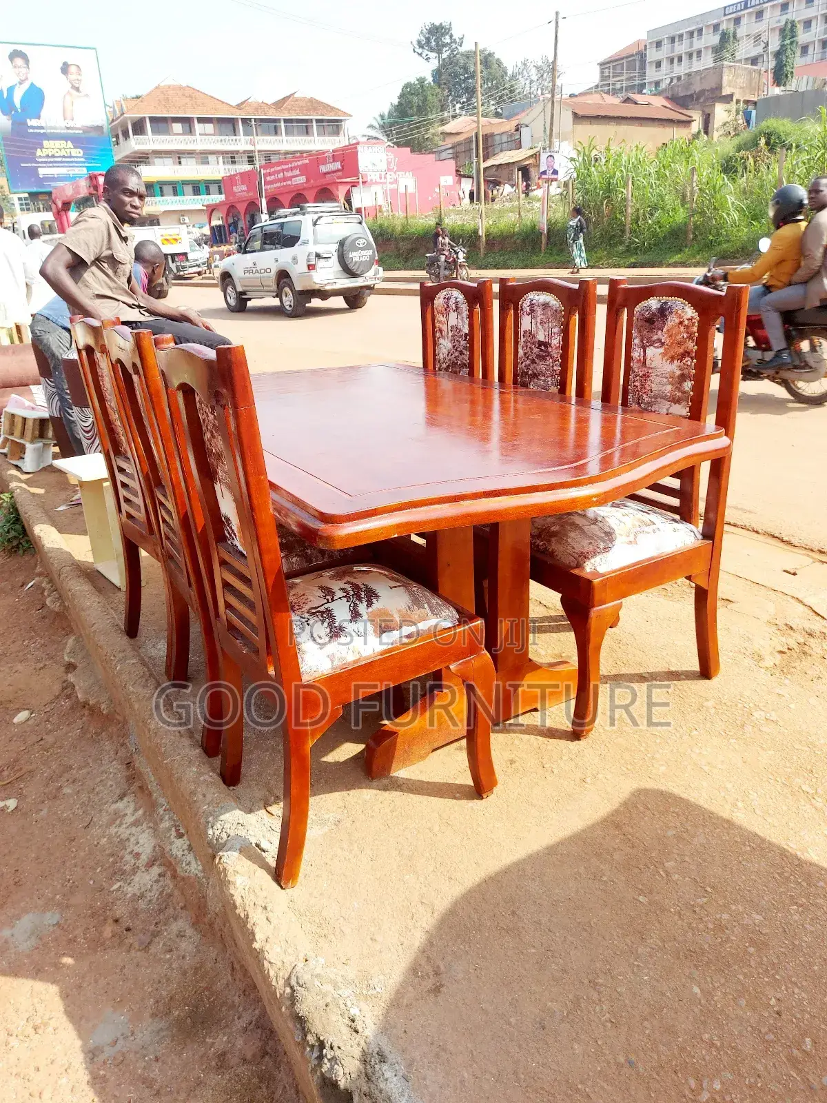 Luxurious Nice Looking Six Seaters Dining Set