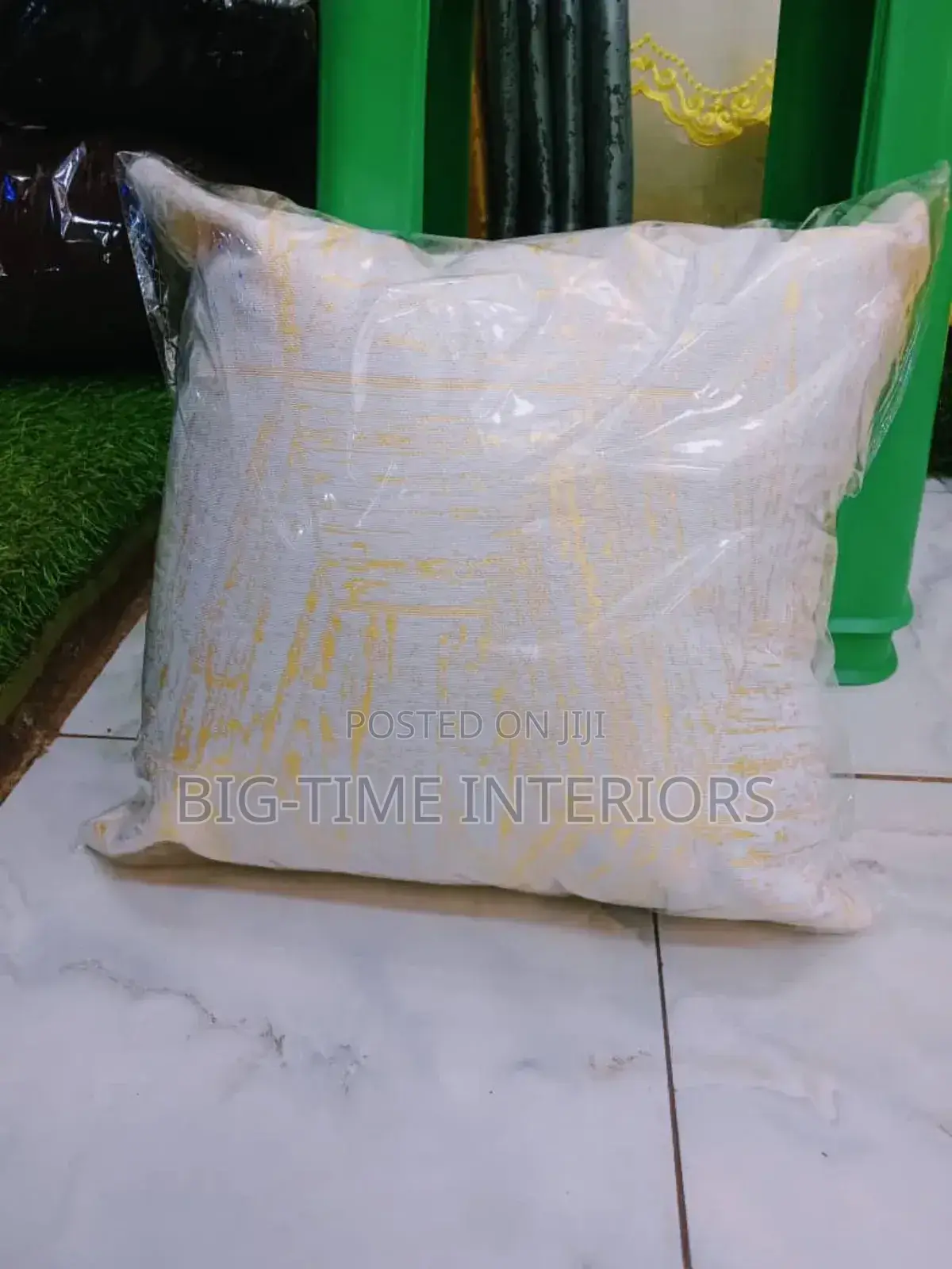 Designer's Decor Pillows/Cushions