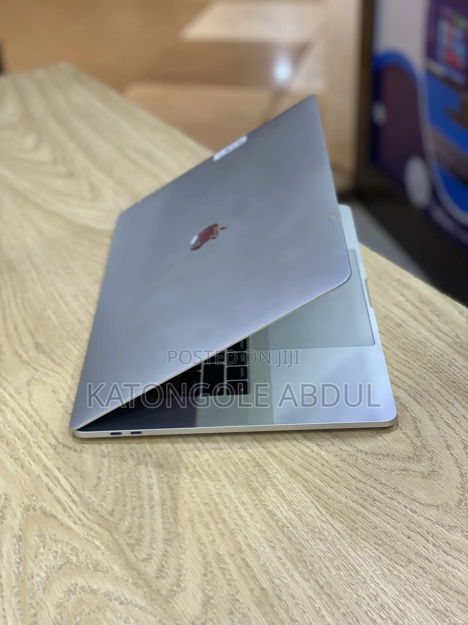 New Laptop Apple MacBook Pro 2017 16GB Intel Core I7 SSD 256GB