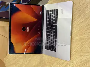 New Laptop Apple MacBook Pro 2017 16GB Intel Core I7 SSD 256GB