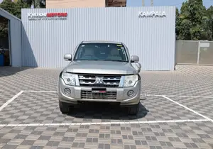 Mitsubishi Pajero 2012 Beige