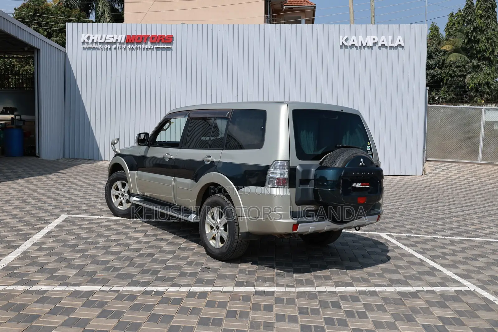 Mitsubishi Pajero 2012 Beige