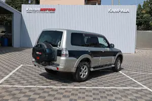 Mitsubishi Pajero 2012 Beige