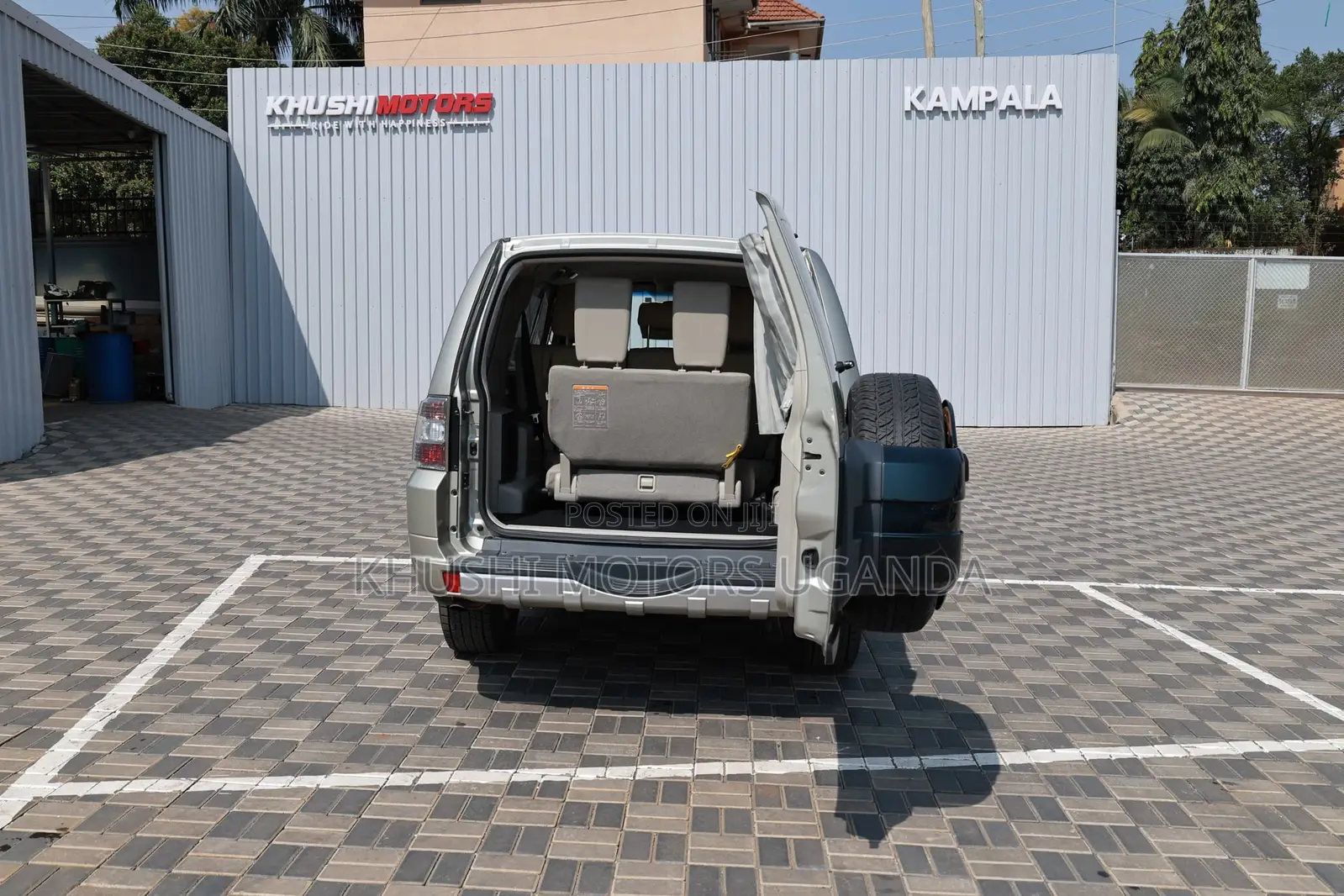 Mitsubishi Pajero 2012 Beige