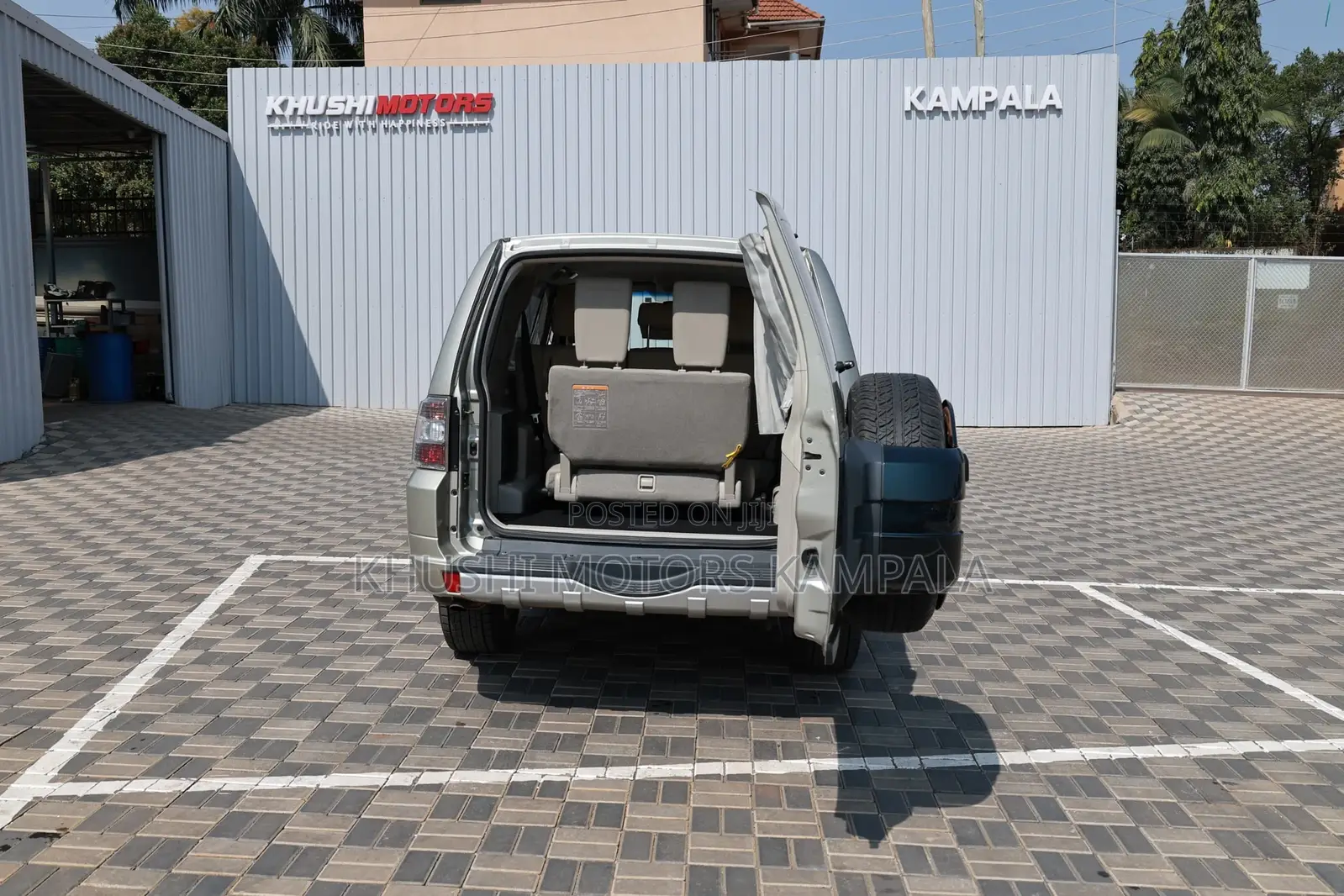 Mitsubishi Pajero 2012 Beige