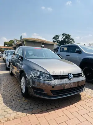 Photo - Volkswagen Golf TSI S 4-Door FWD 2016 Beige