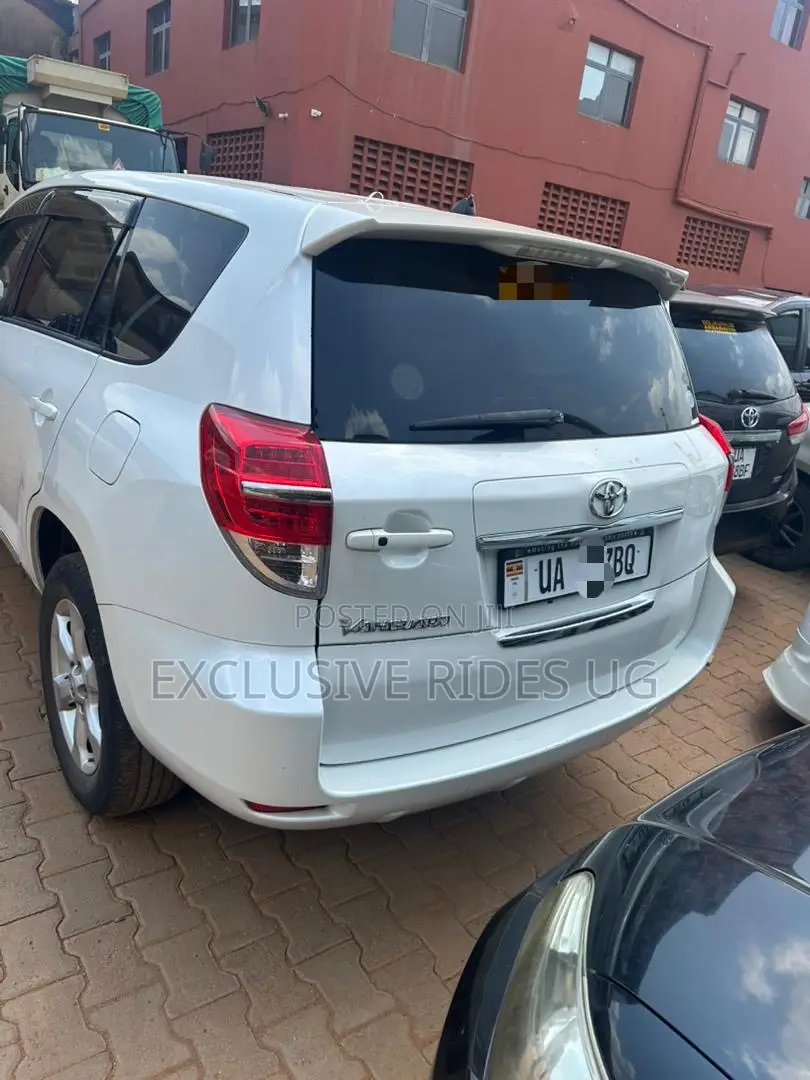 Toyota Vanguard 2011 Off white