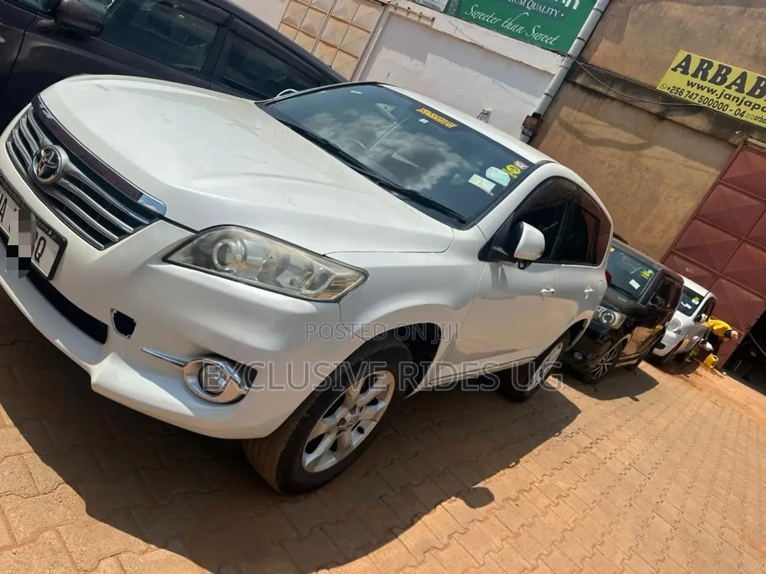 Toyota Vanguard 2011 Off white