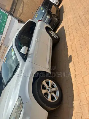 Toyota Vanguard 2011 Off white