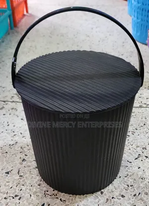 Round Bucket With Cover