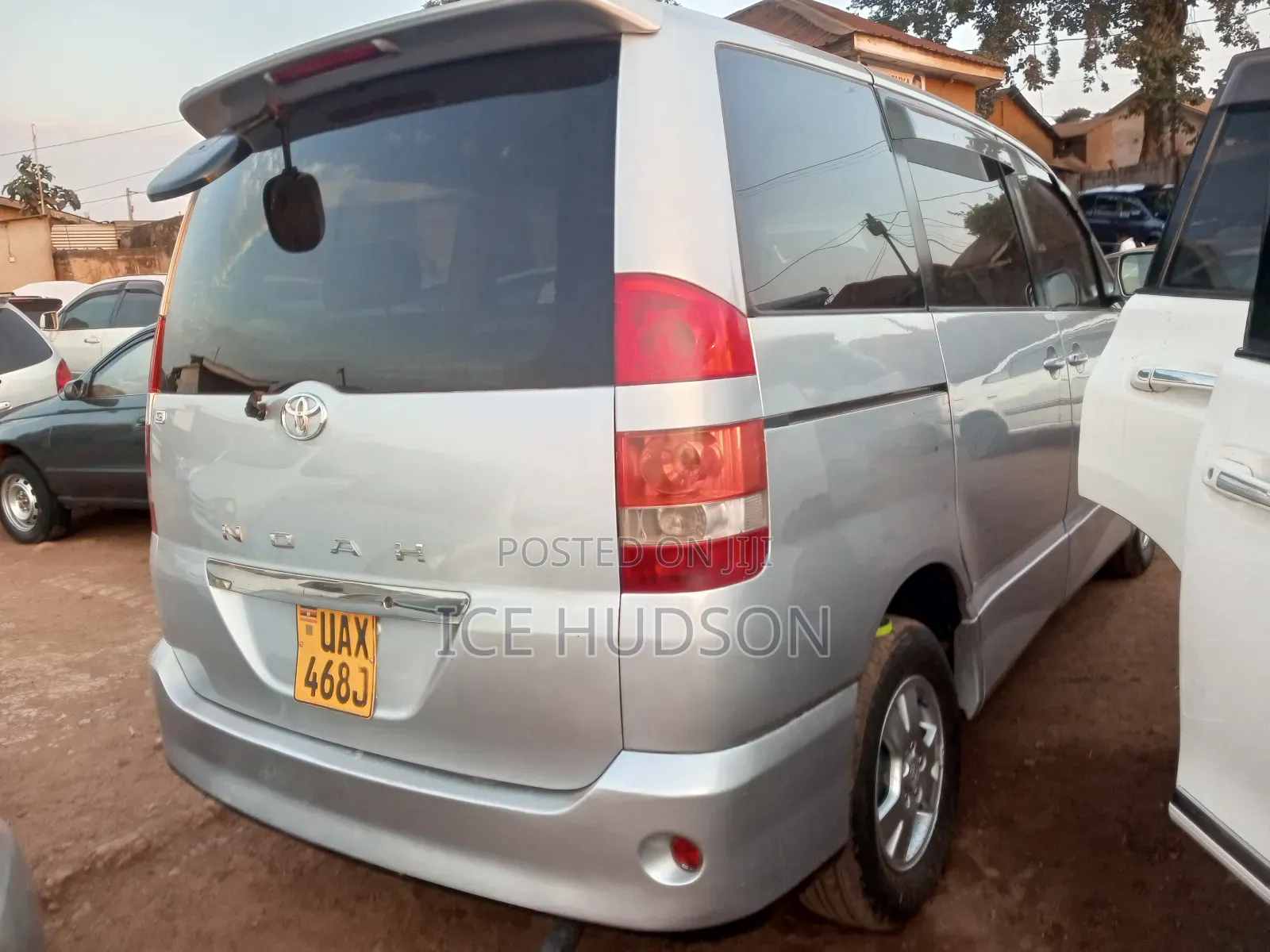 Toyota Noah 2004 Silver