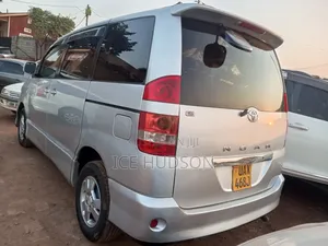 Toyota Noah 2004 Silver