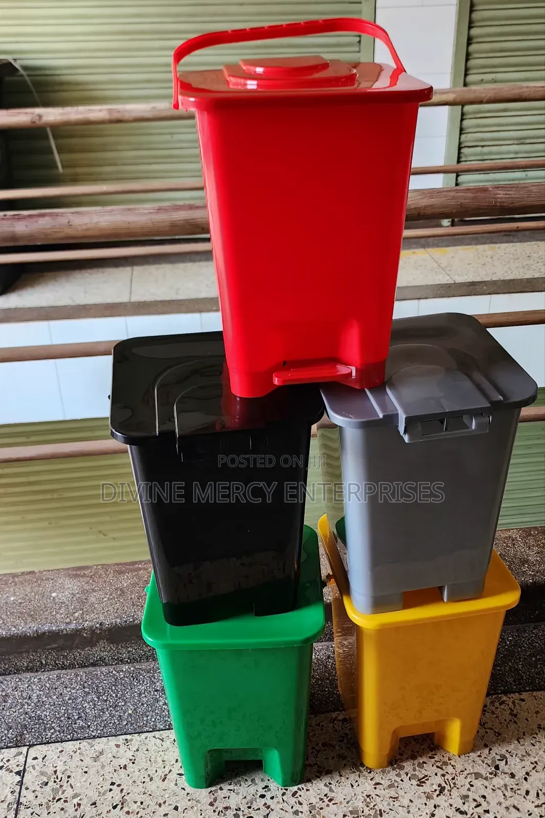 Step on Dustbin With Handle