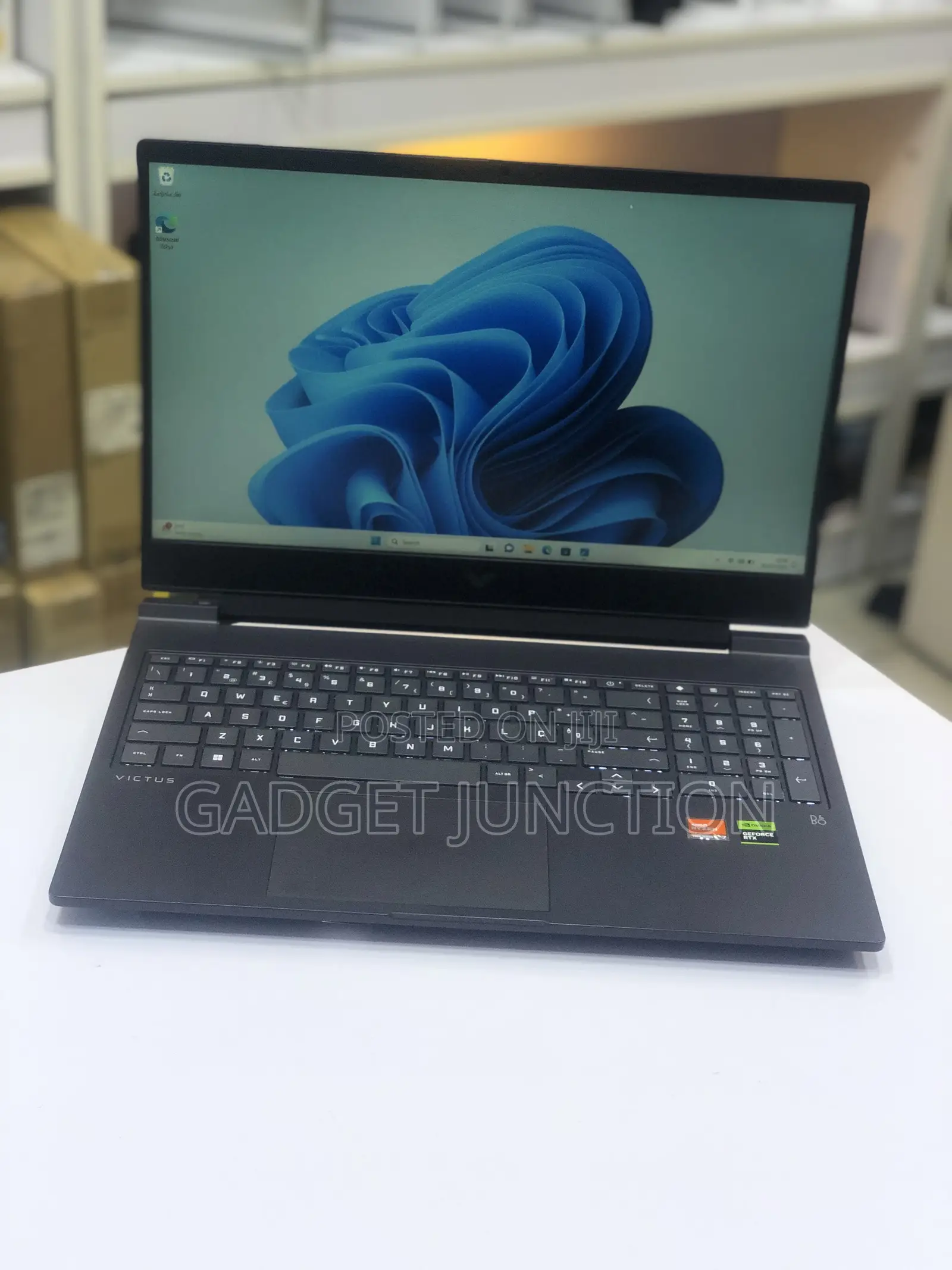 New Laptop HP Victus 15 16GB AMD Ryzen 7 SSD 1T