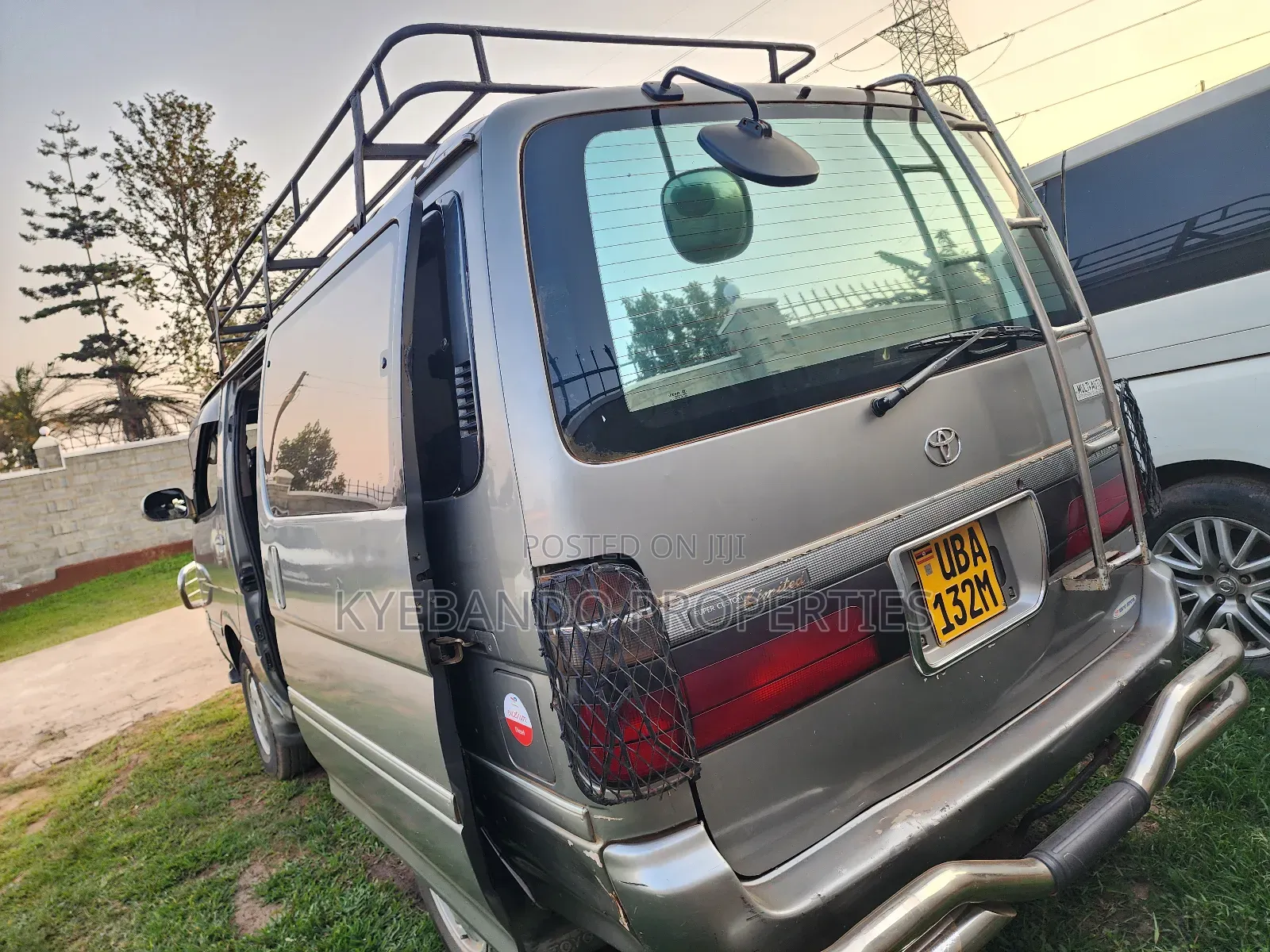 Toyota HiAce 1999 Gold