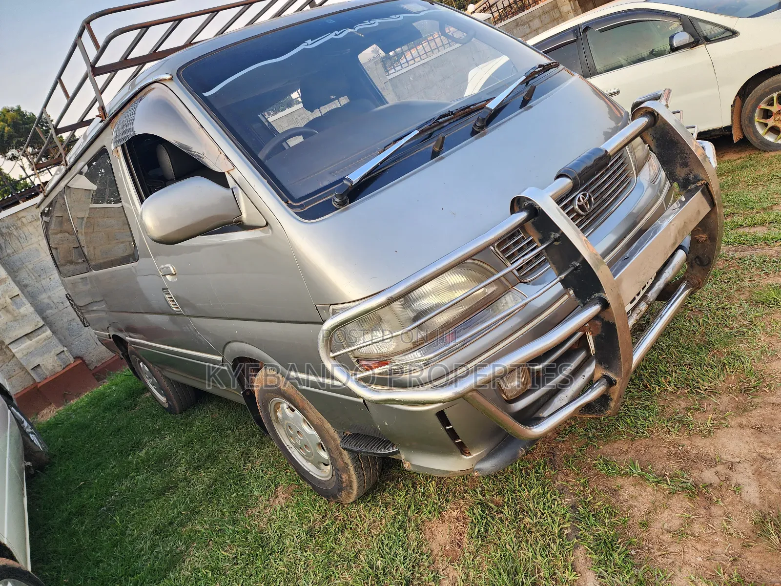 Toyota HiAce 1999 Gold