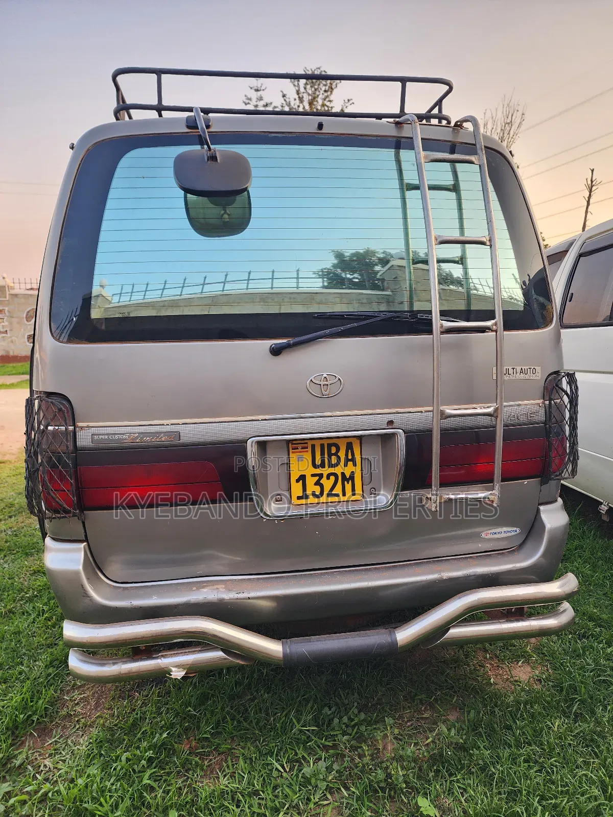 Toyota HiAce 1999 Gold