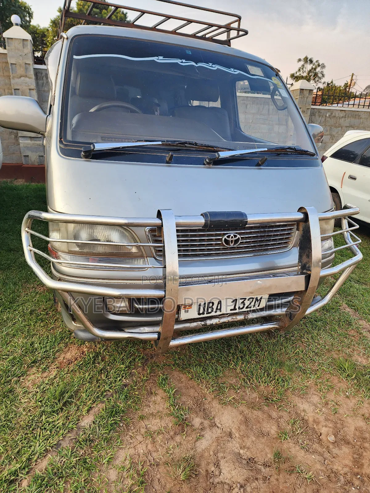 Toyota HiAce 1999 Gold