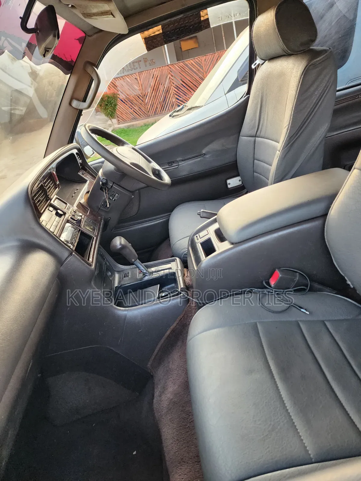Toyota HiAce 1999 Gold