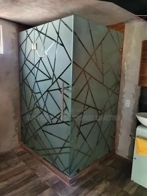 Patterned Shower Cabin