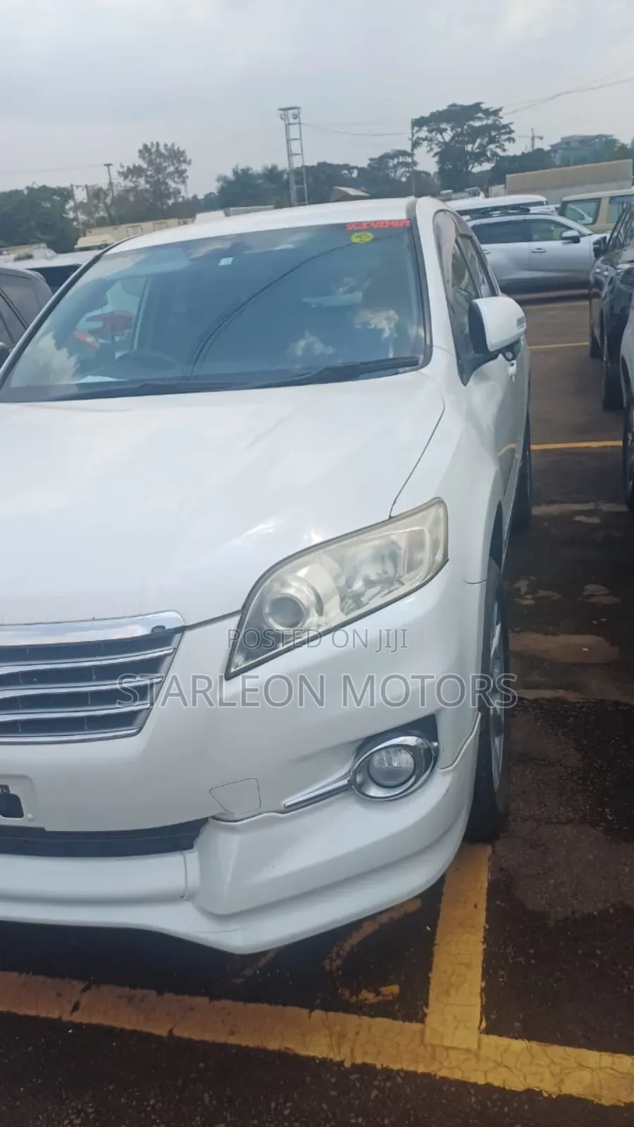 Toyota Vanguard 2013 White