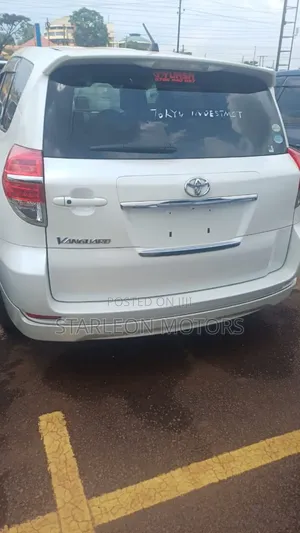 Toyota Vanguard 2013 White