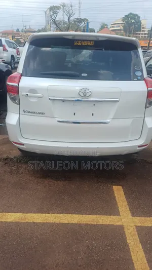 Toyota Vanguard 2013 White