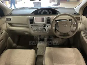 Toyota Raum 1.5 AWD 2010 Silver