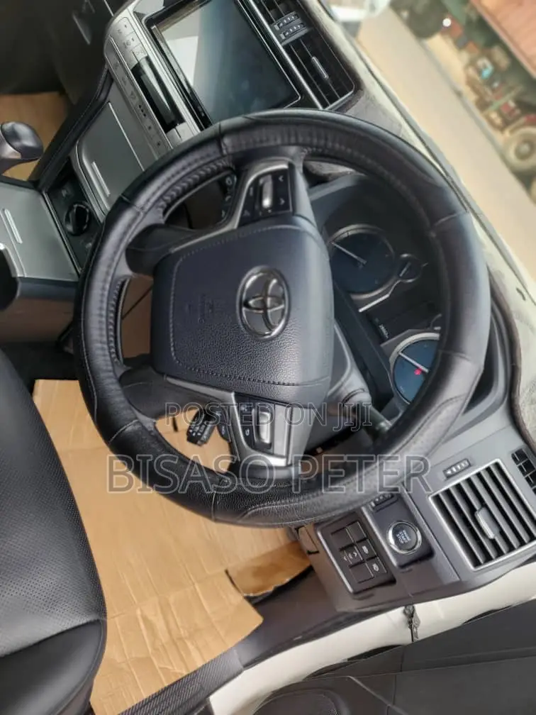 Toyota Land Cruiser Prado 2.7 2022 White