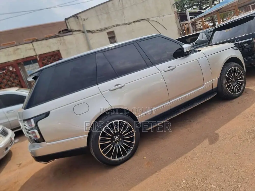 Land Rover Range Rover Vogue 2016 Gold
