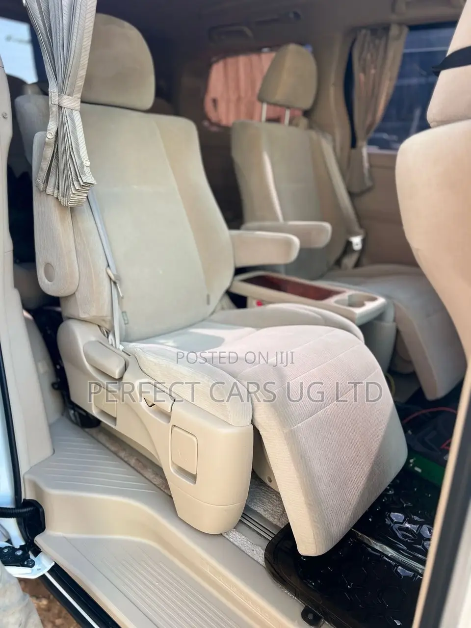 Toyota Alphard 2.4 Petrol AWD 2013 Off white