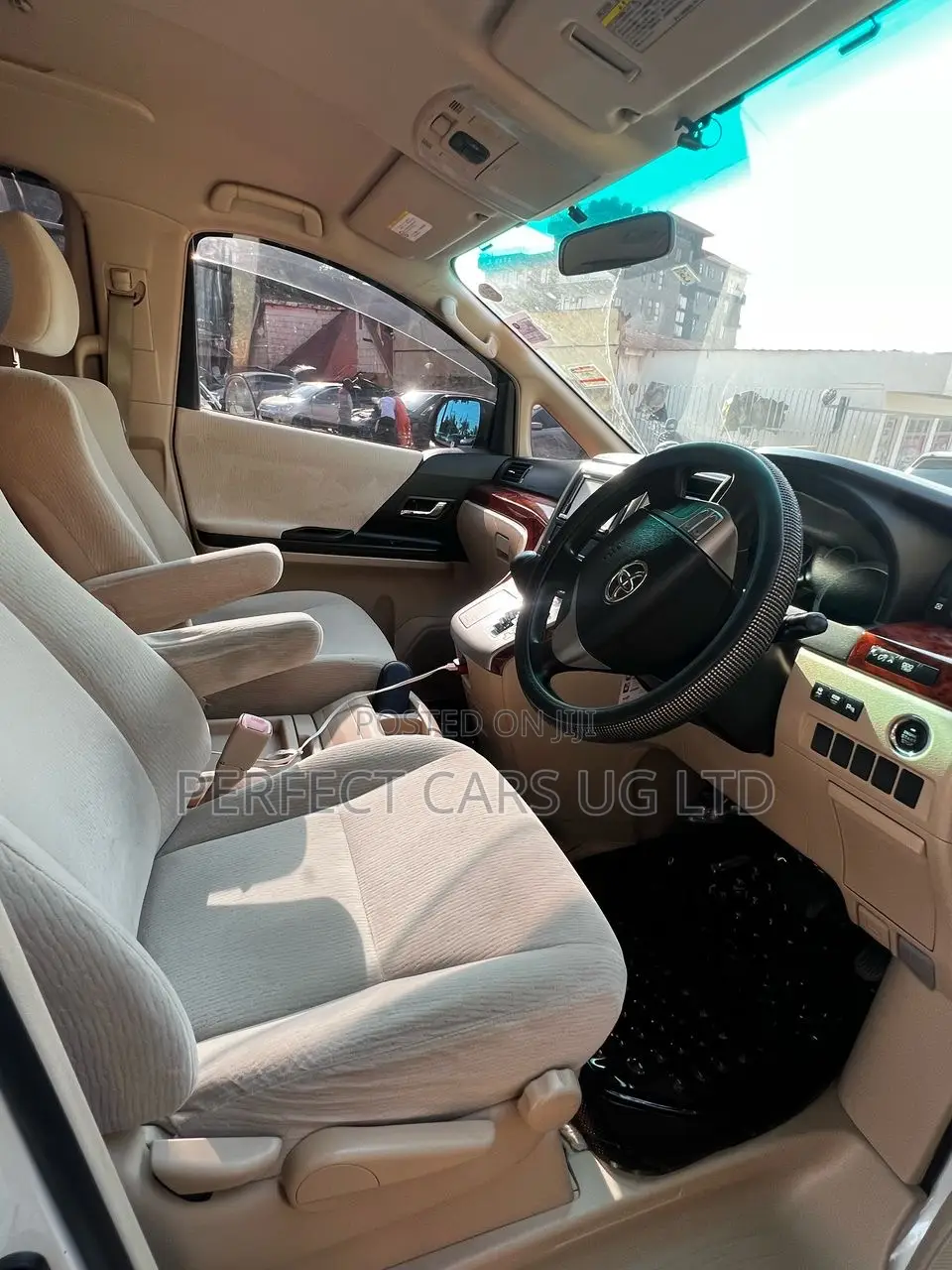 Toyota Alphard 2.4 Petrol AWD 2013 Off white