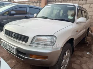 Toyota RAV4 1999 White