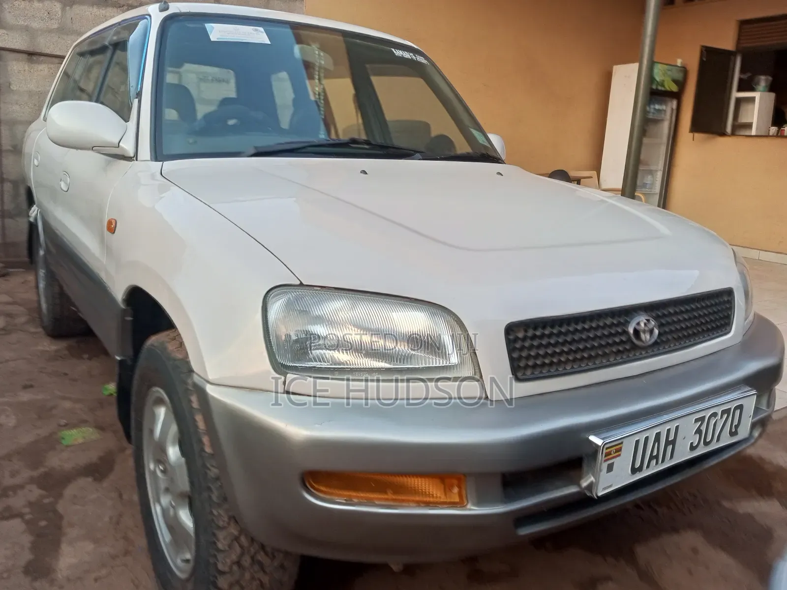 Toyota RAV4 1999 White