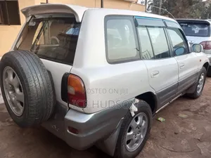 Toyota RAV4 1999 White
