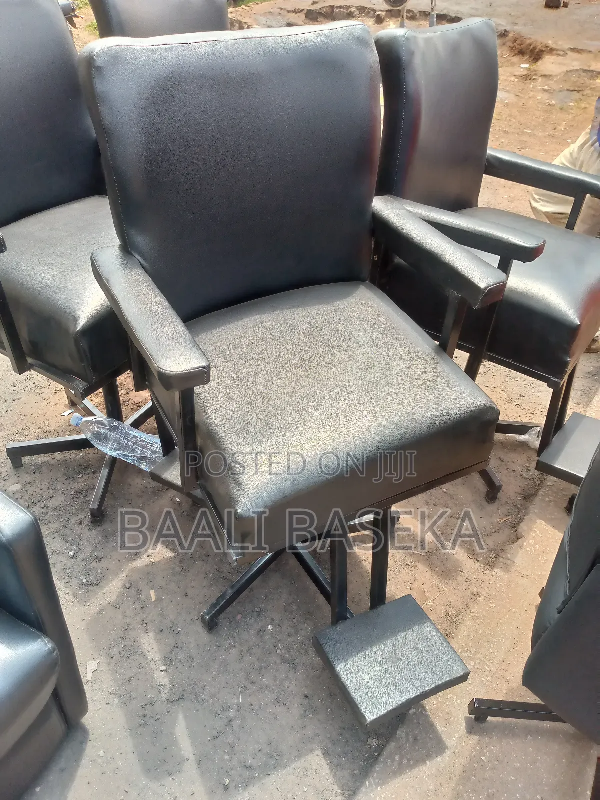 Standard Men's Chair/Salon Chair/Black