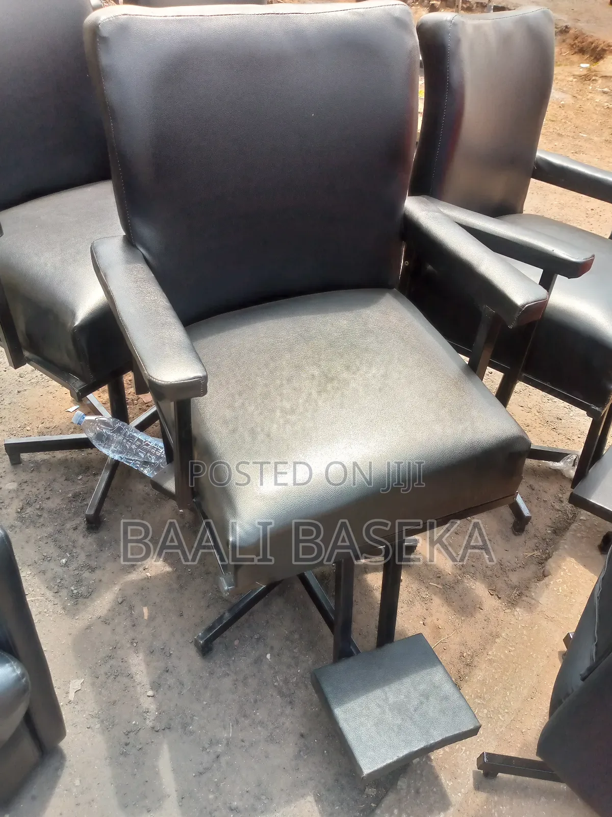Standard Men's Chair/Salon Chair/Black