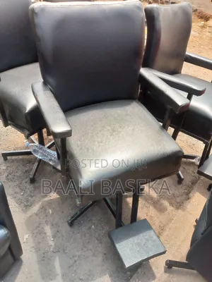 Standard Men's Chair/Salon Chair/Black