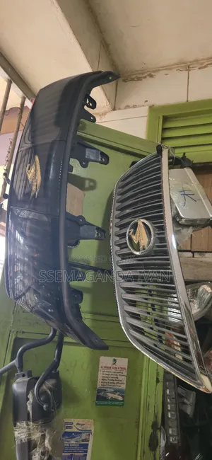 Photo - Harrier Cars Grilles of Different Series