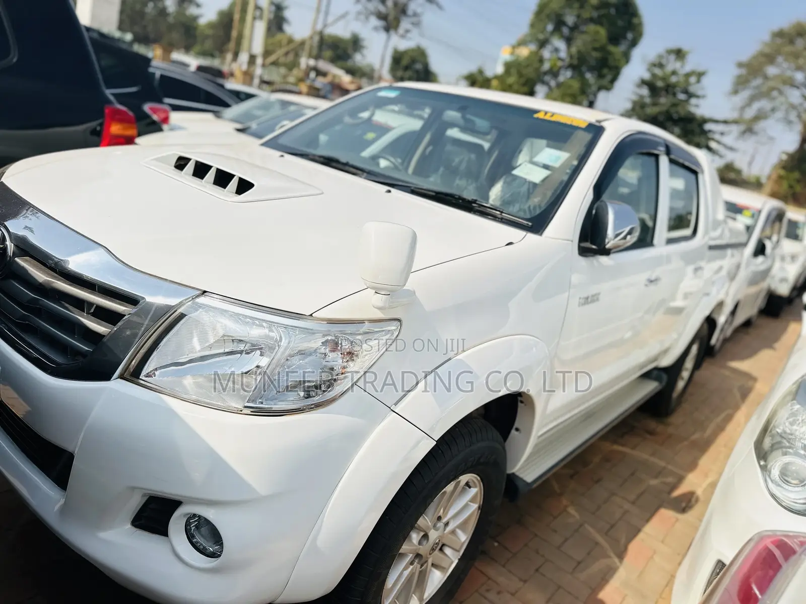 Toyota Hilux SR 4x4 2013 White