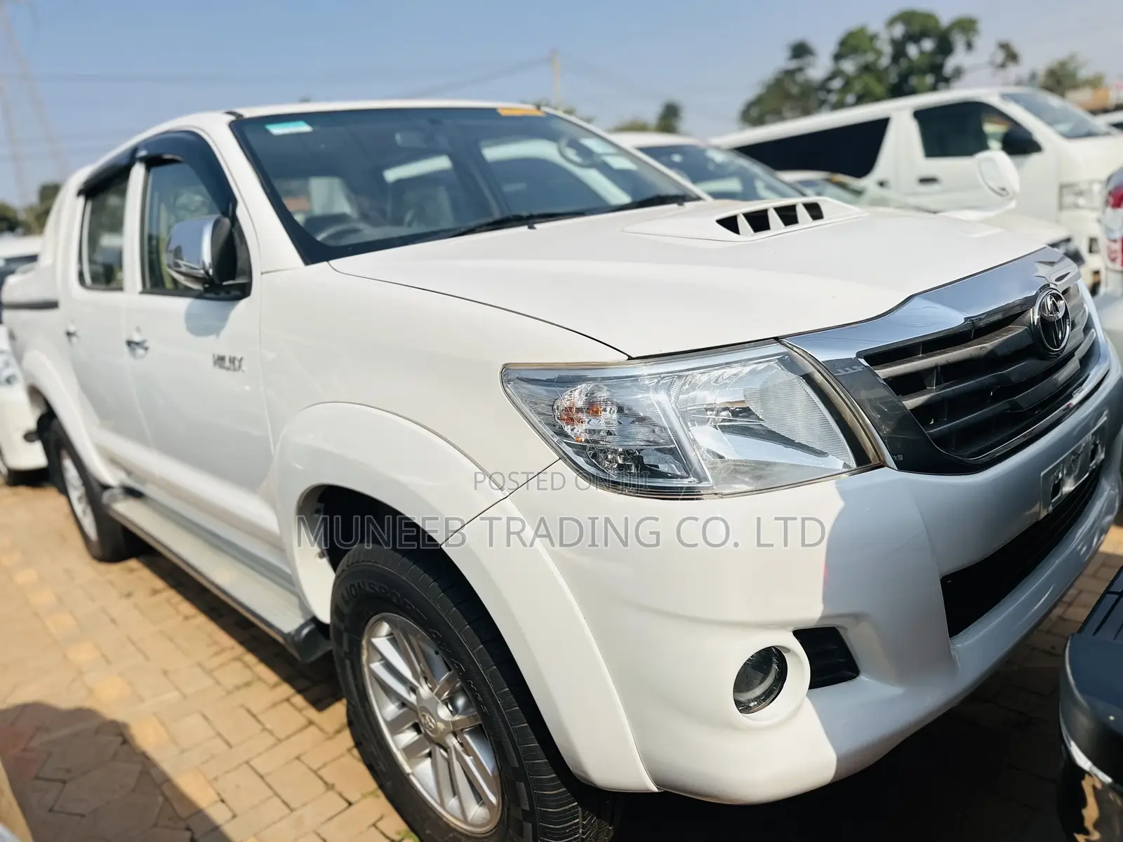 Toyota Hilux SR 4x4 2013 White
