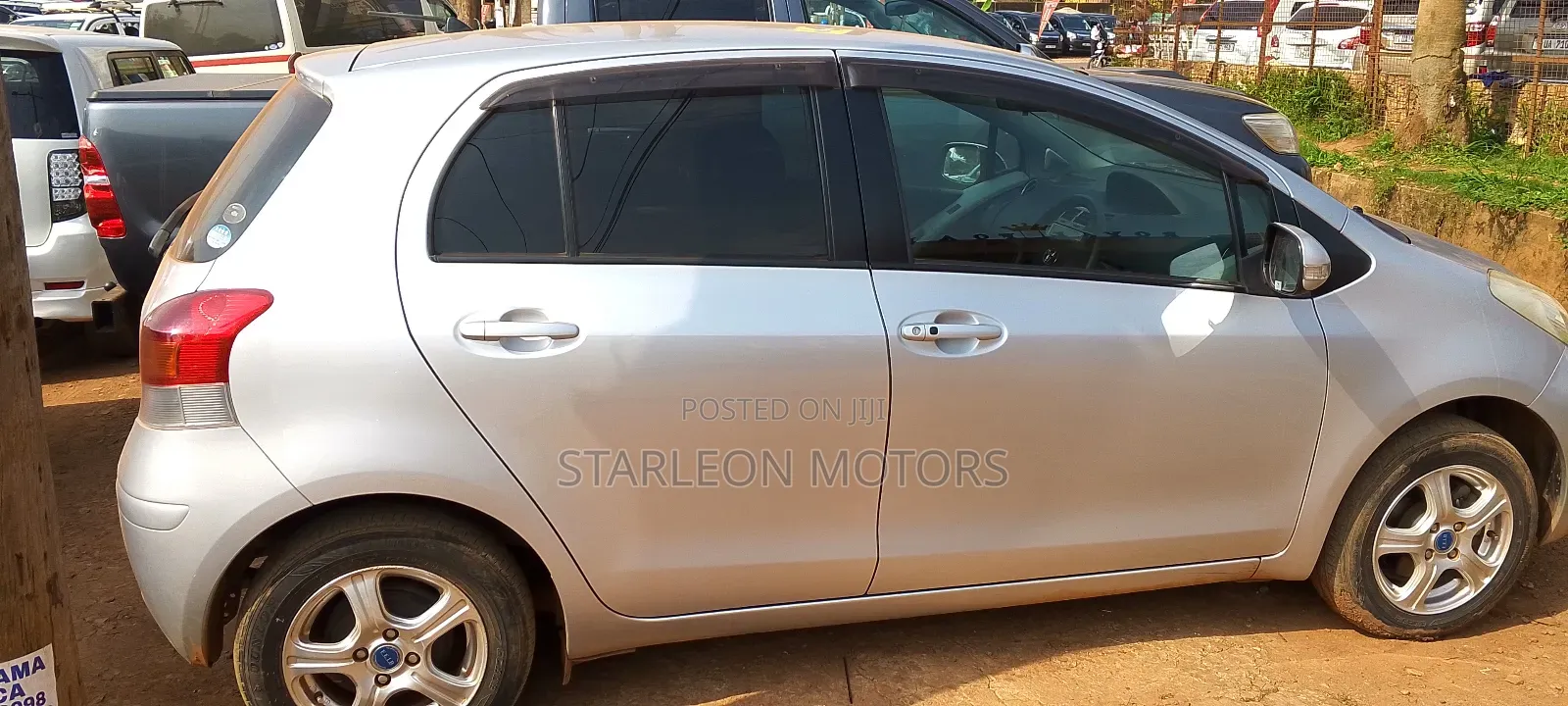 Toyota Vitz 1.3 AWD 5dr 2010 Silver