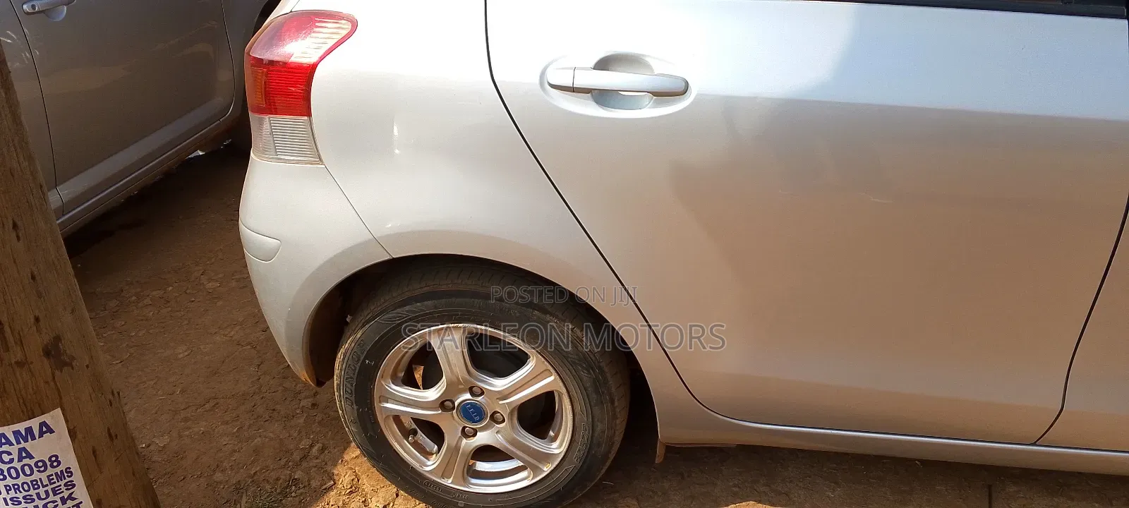 Toyota Vitz 1.3 AWD 5dr 2010 Silver