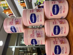 Photo - Vaseline Dailybrightening, Cocoa Glow Dry Skin Repair Cream