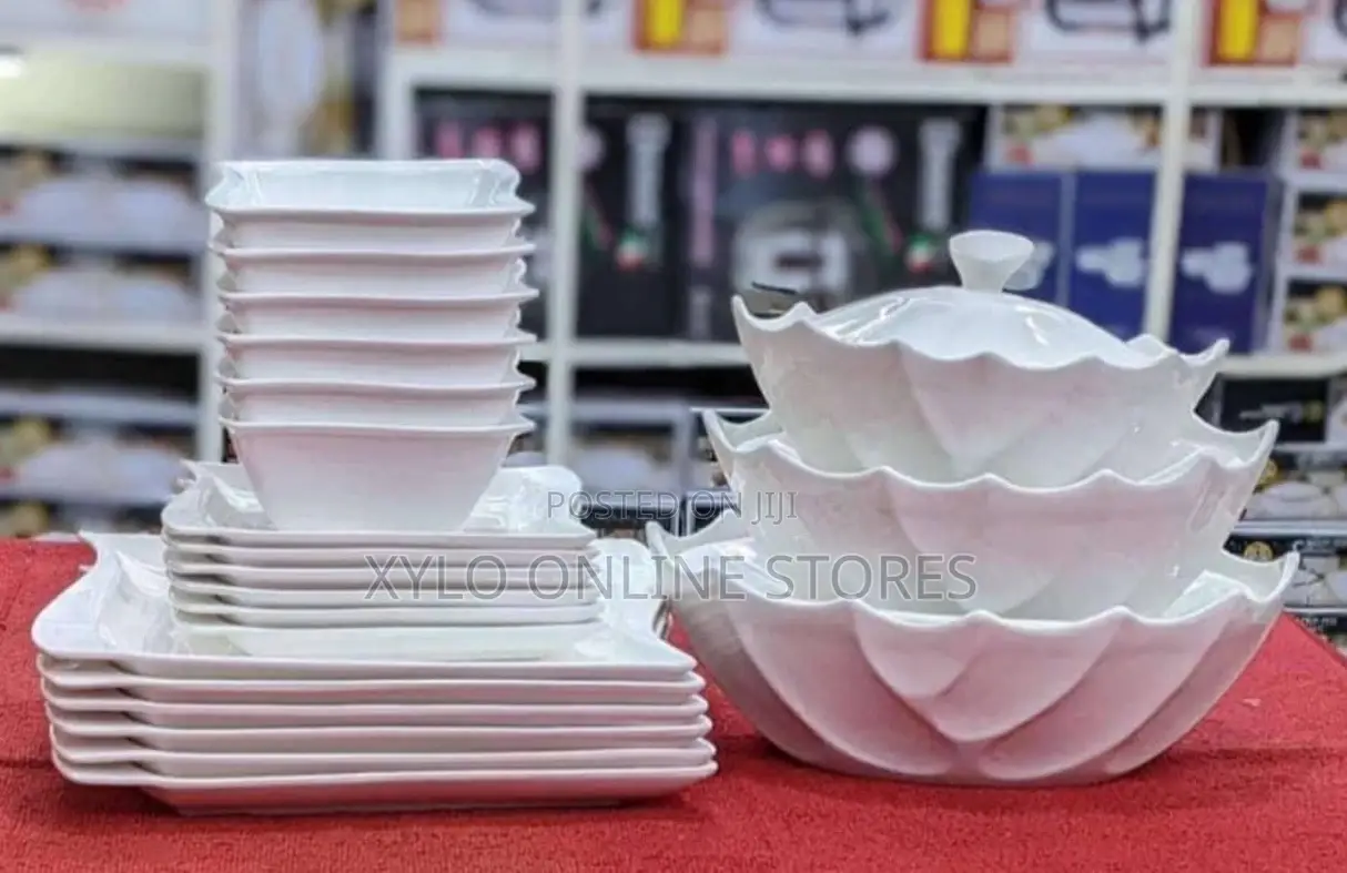 A Dinner Set of Ceramic Side Plates,Bowls a Set of Dishes
