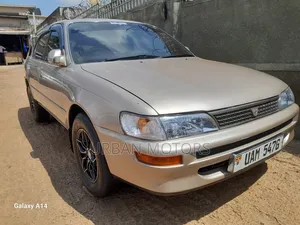Photo - Toyota Corolla Sedan 1999 Gold