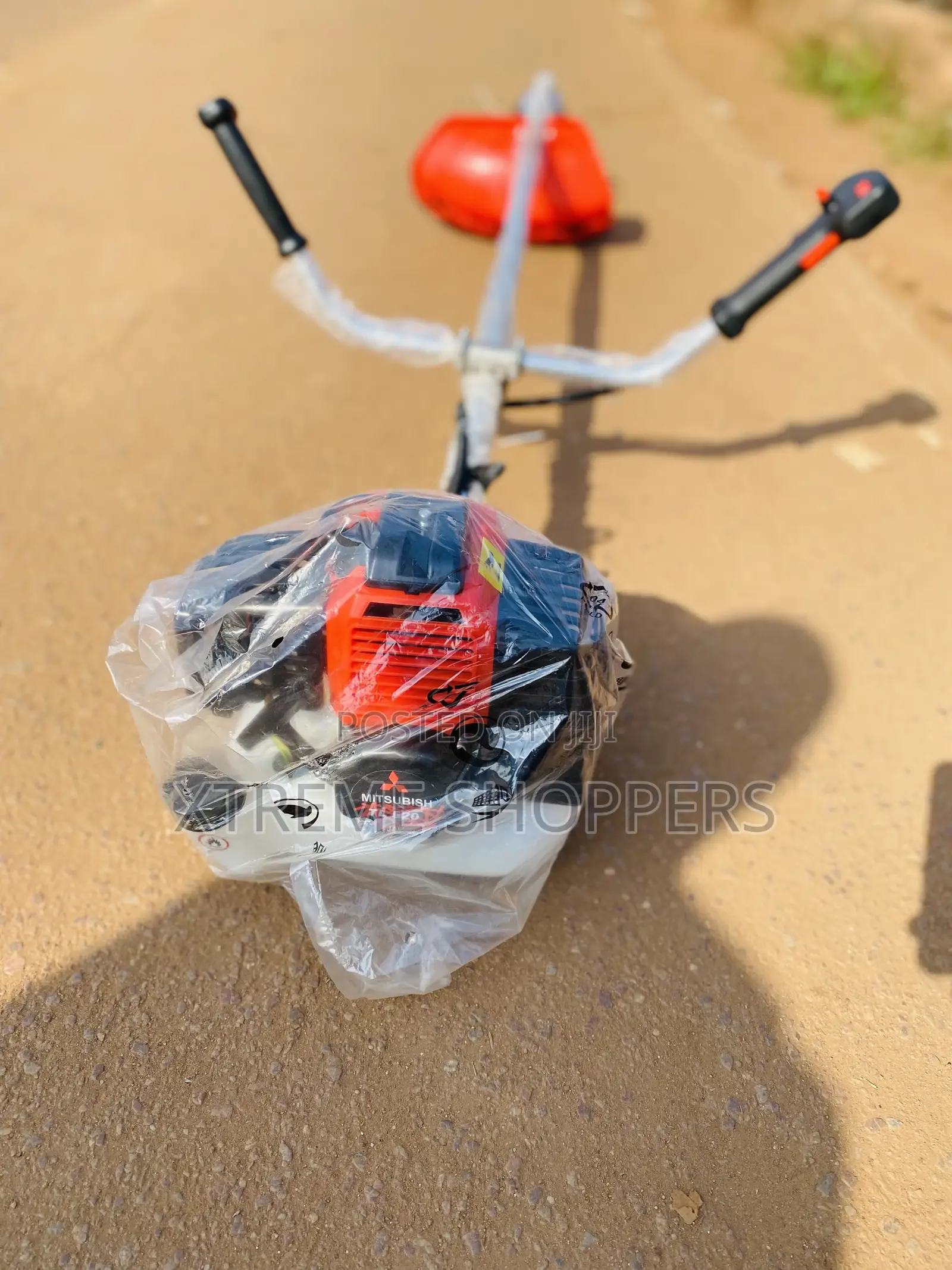 Eas/ Mitsubishi 520cc / Lawnmower/Grass Cutter / Brush