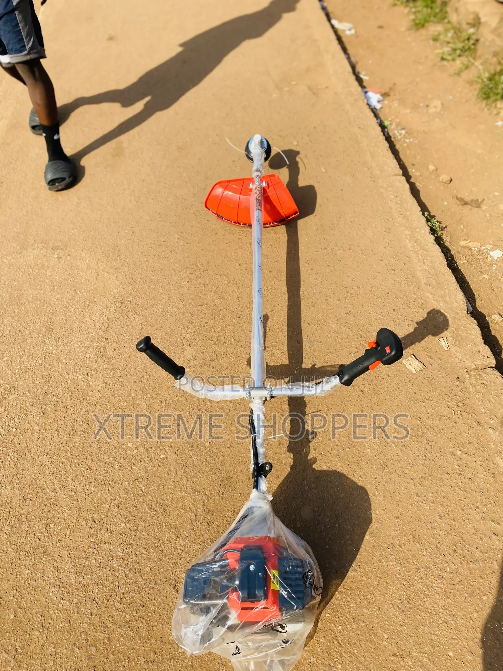 Eas/ Mitsubishi 520cc / Lawnmower/Grass Cutter / Brush
